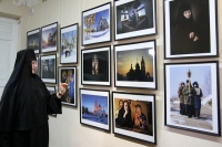 В Хабаровске состоялось открытие фотовыставки к 20-летию основания Петропавловского женского монастыря «Часовые Родины»