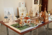 Экскурсия дальневосточной парламентской делегации в храме преподобного Серафима Саровского г.Хабаровска. 7 июня 2011г.